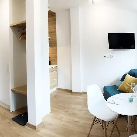 Szaron 250 M Do Kortow Tenisowych I Bulwarow Wislanych - Dream Daire Ustron